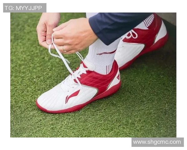 各大足球明星穿搭专属战靴汇聚展现运动科技与个人风格