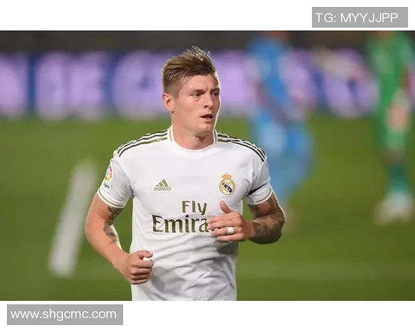 巅峰荣耀：足球巨星生涯全记录