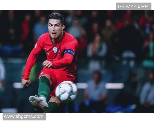 当足球巨星脱下战袍私下踢球时展现出的真实与激情